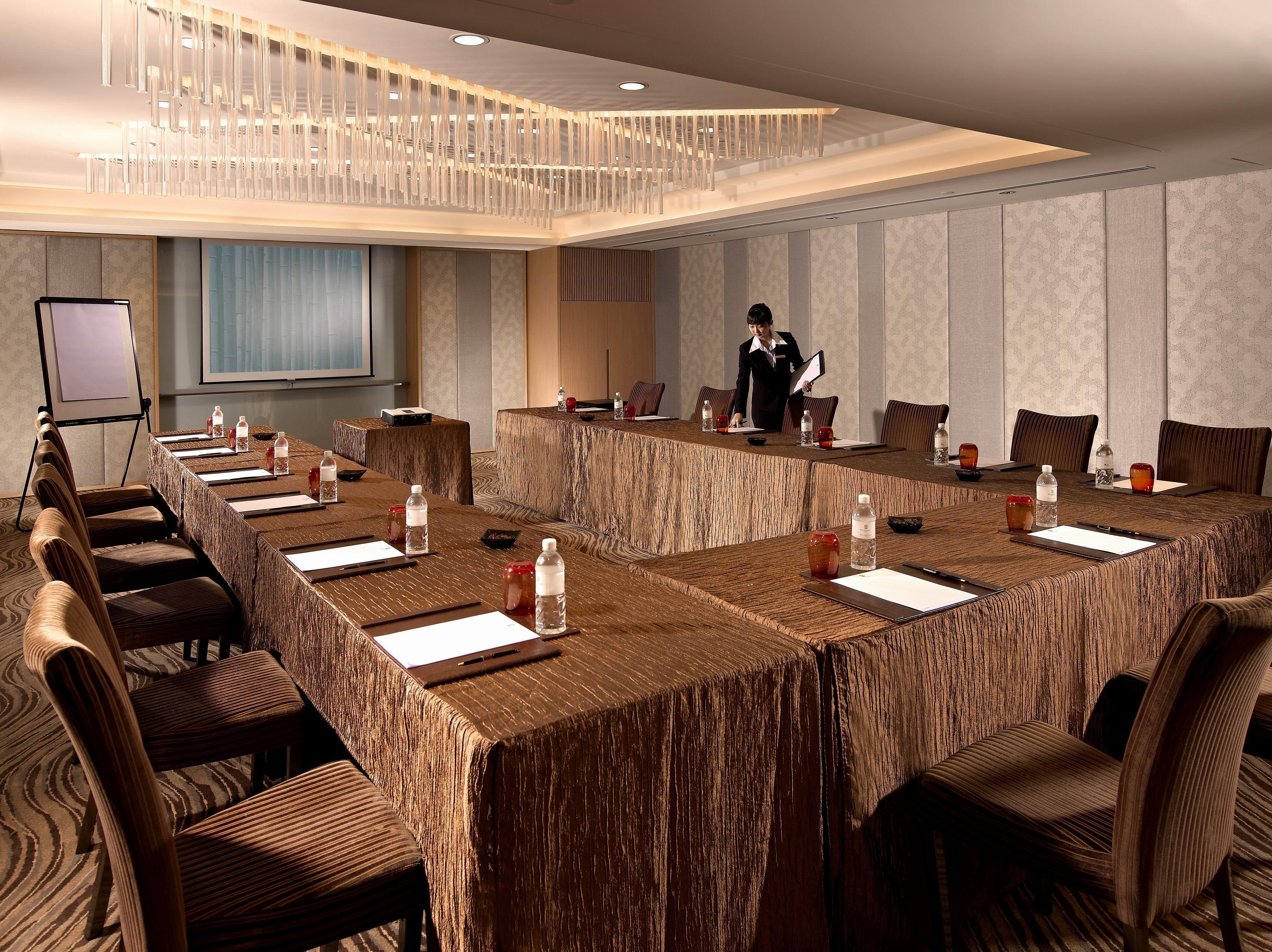 Hotel Pan Pacific Orchard Singapur Zewnętrze zdjęcie A meeting room at the Mandarin Oriental, Kuala Lumpur