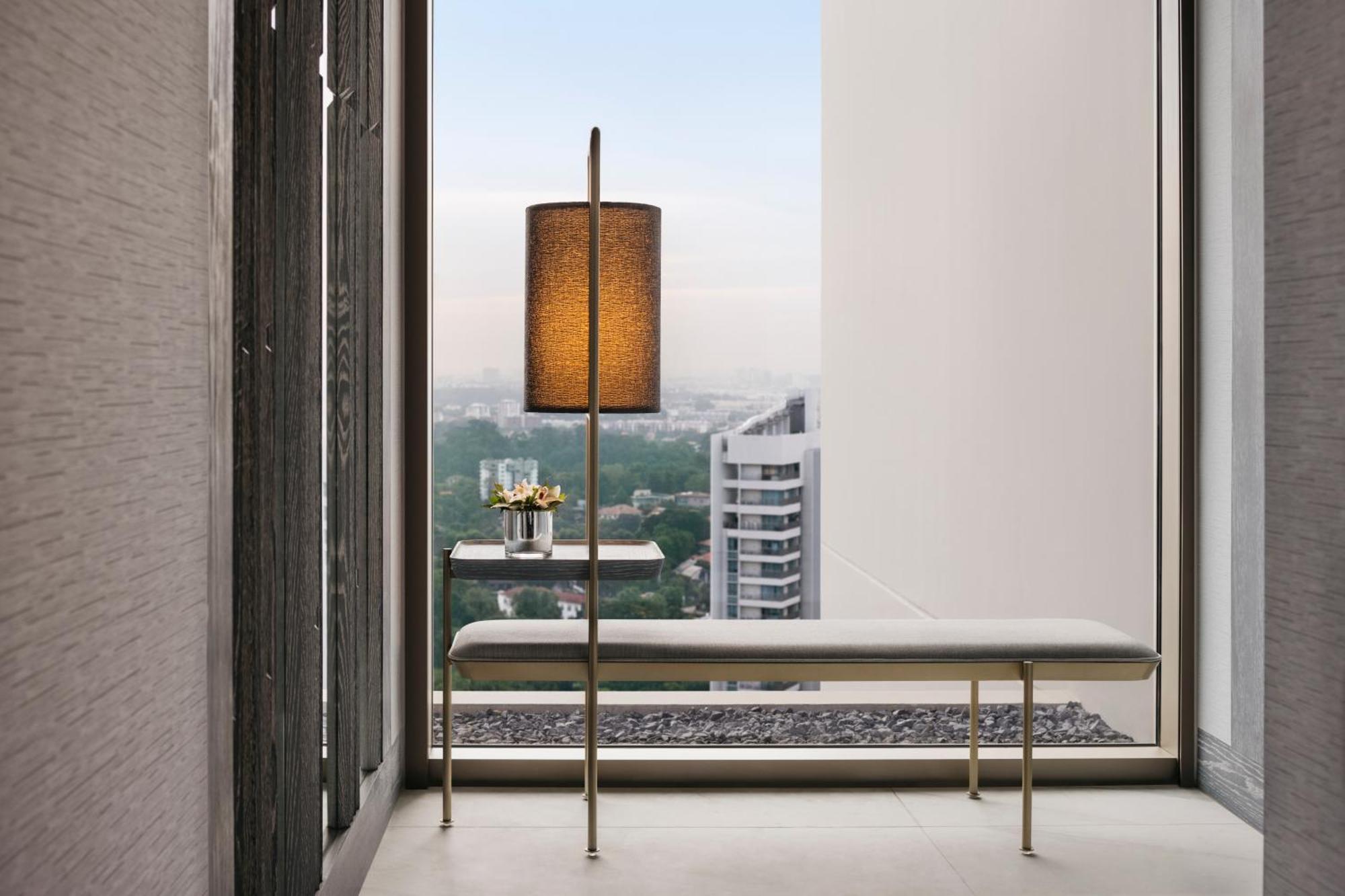 Hotel Pan Pacific Orchard Singapur Zewnętrze zdjęcie A floor lamp
